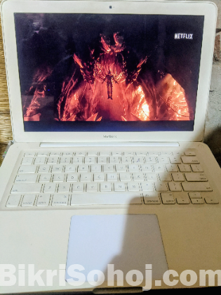 Apple MacBook - Late 2009 under 10k!